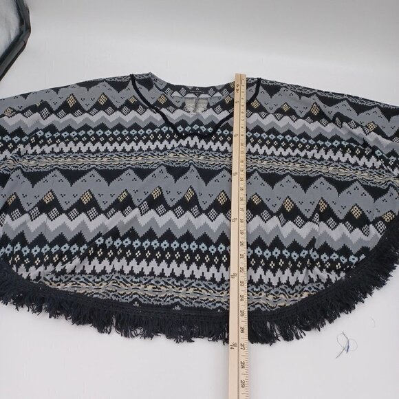 QED London Gray Nordic Fair Isle Fringe Poncho Sweater Women's M/L Relaxed Cozy - Picture 11 of 13